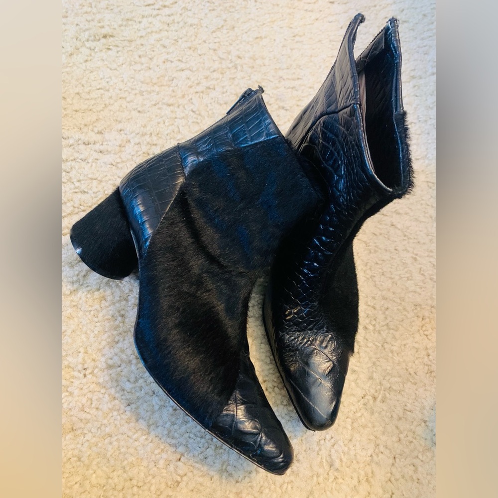 ZOU XOU Black Boot Combined texturized Boots. Size 7